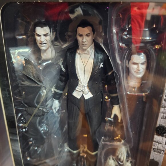 NECA: Universal Monsters - Dracula Carfax Abbey Ultimate 7" Action Figure - Picture 11 of 14